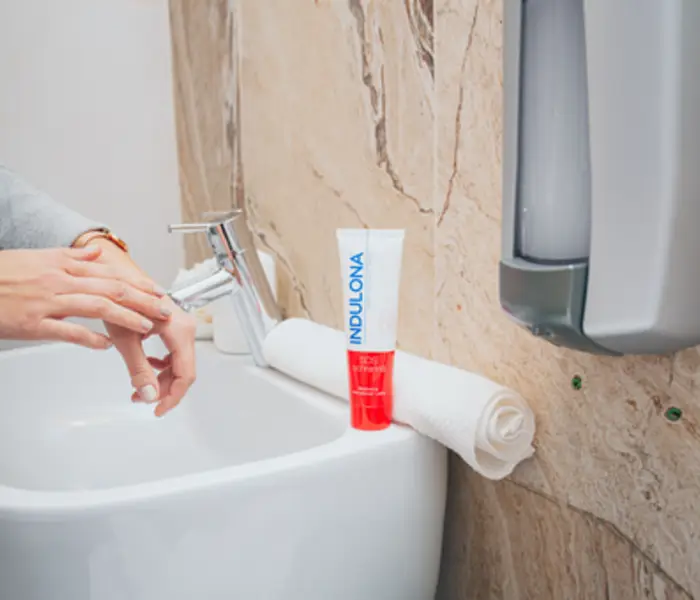 Doprajte starostlivosť svojim rukám: časté umývanie a dezinfekcia pokožke neprospievajú